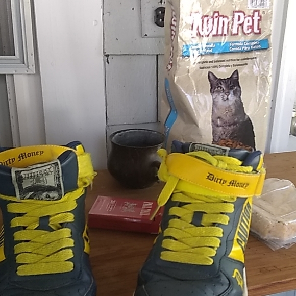 Dirty money sneakers sz 8.5 slightly worn - Picture 2 of 2